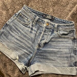 Curvy High-Rise Mom Short Hollister